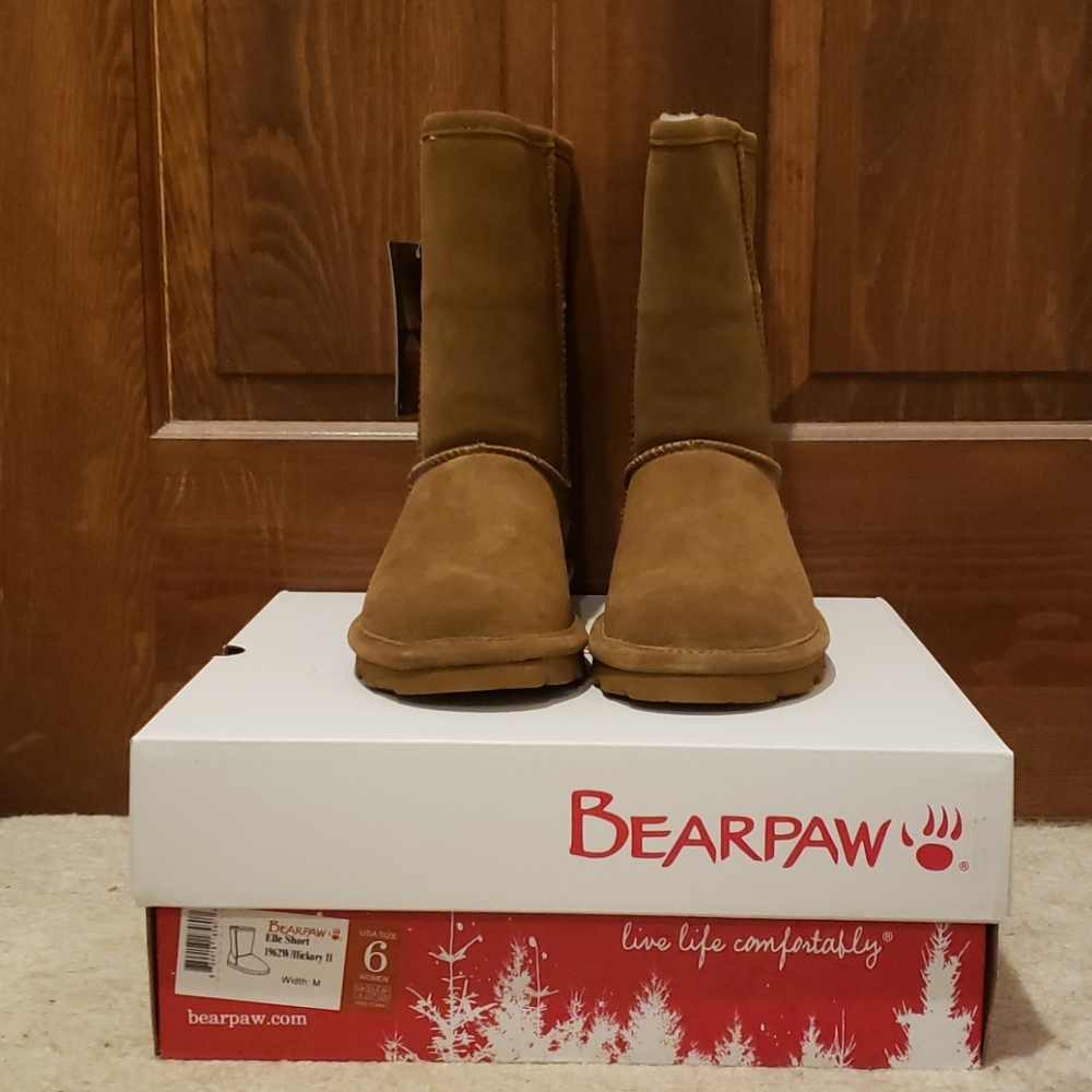 New with tags Bearpaw Elle Short Boots